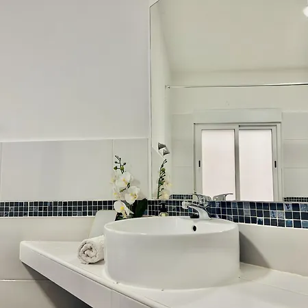 Cómodo 2 Hab + 2 Baños | Centro